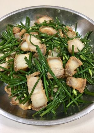 รูปของ “ดอกกุยช่ายผัดหมูกรอบ”