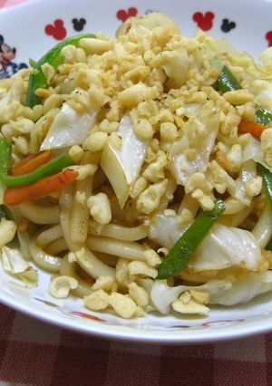 A picture of Yaki Udon with Tempura Bits and Mentsuyu.