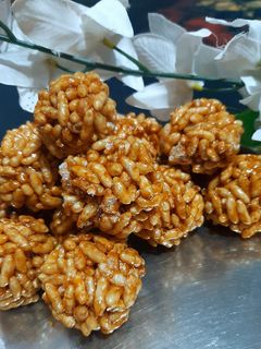 मुरमुरा गुड़ के लड्डू (Murmura Gud ke Laddu recipe in Hindi) रेसिपी मुख्य फोटो