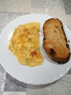 Una foto de 270. Tortilla a la francesa de esqueixada de bacallà