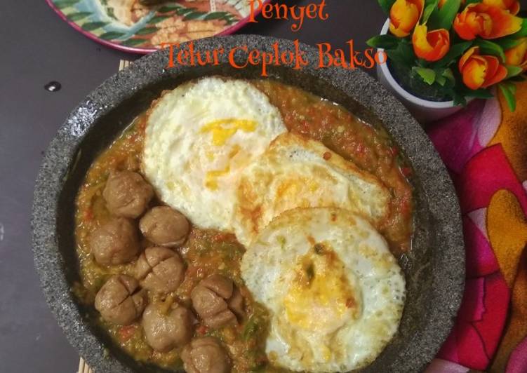 Sambel Tomat Penyet Telur Ceplok Bakso