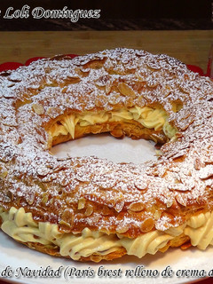 Una foto de Corona de Navidad (París Brest relleno de crema de turrón)