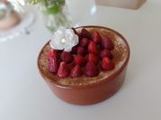 Una foto de frutilla y mascarpone