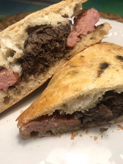 Una foto de Bocadillo de Blanc i negre (morcilla y longanizas)