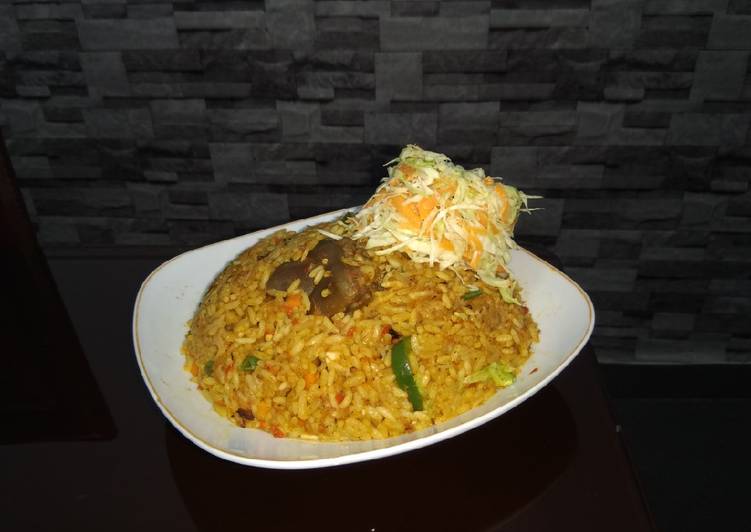 Jollof rice and fresh veggie