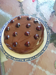 Una foto de Tarta Sacher con cerezas. Thermomix