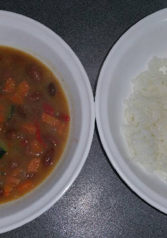 Una foto de Frijoles con arroz