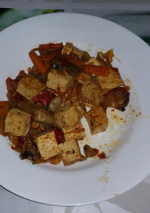 Una foto de Tofu con verduritas a la soja