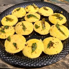 A picture of Dhokla Idli.