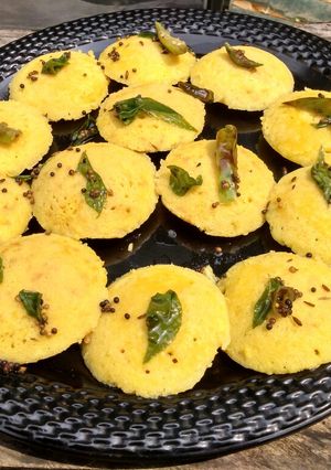 A picture of Dhokla Idli.