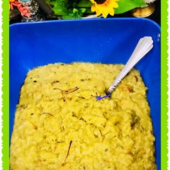 A picture of Bowl of Saffron oats (vegetarian meal).