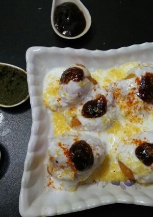 A picture of Dahi vada.
