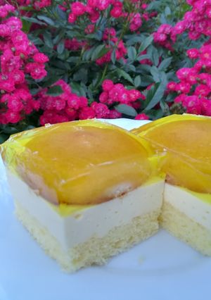 Zdjęcie przepisu Ciasto biszkoptowe z kremem z ''Lemon Curd'' i galaretką.