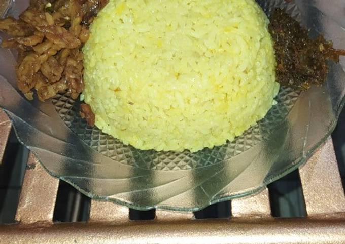 Nasi kuning dari nasi sisa