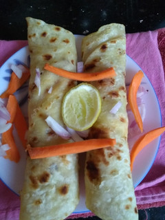 চিকেন কিমা দিয়ে এগ রোল (chicken keema diye egg roll recipe in Bengali) রেসিপির প্রধান ছবি