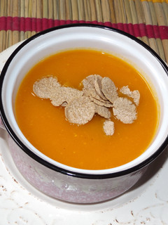 Una foto de Crema especiada de otoño de calabaza y zanahorias