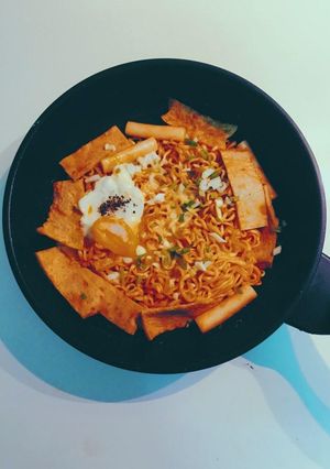 Hình của món Mì cay hàn quốc tokpokki.