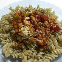 Una foto de Fideos con tomatitos cherri facilisimo