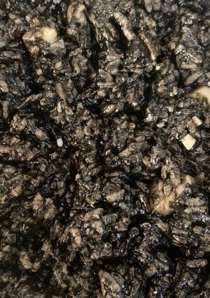 Una foto de Arroz negro con sepia