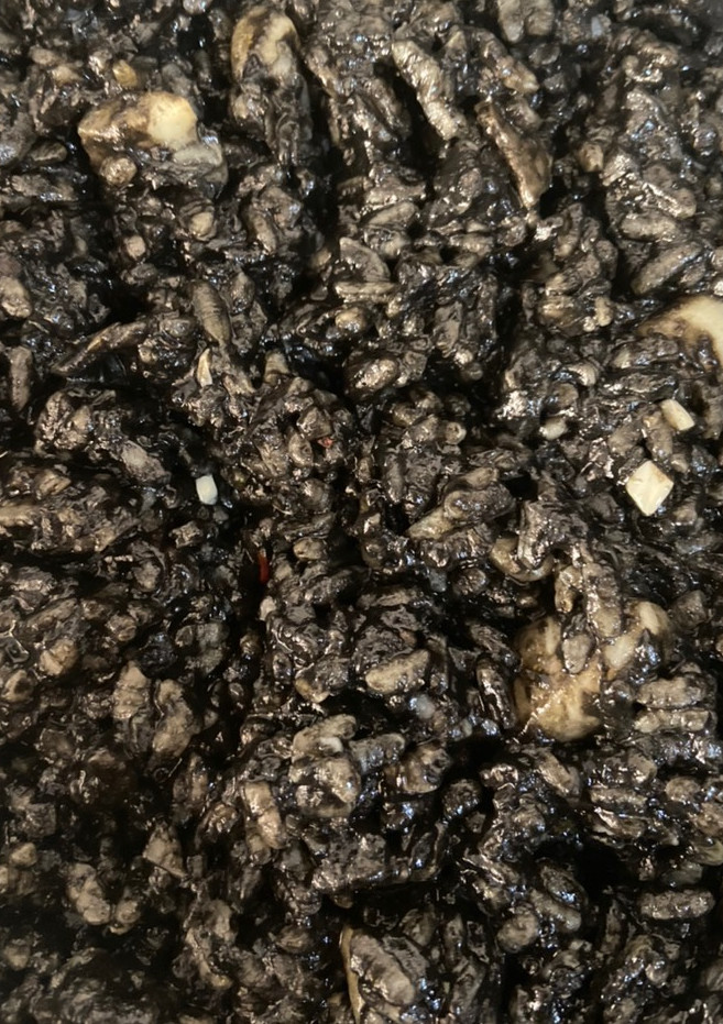 Una foto de Arroz negro con sepia