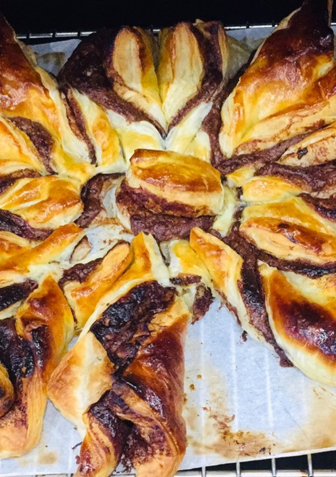 Una foto de Flor de hojaldre con nocilla