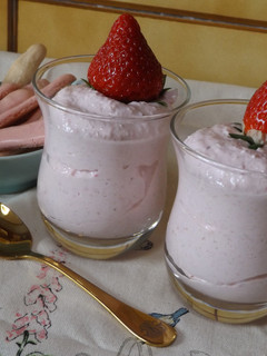 Una foto de Crema de avena vainillada con fresas