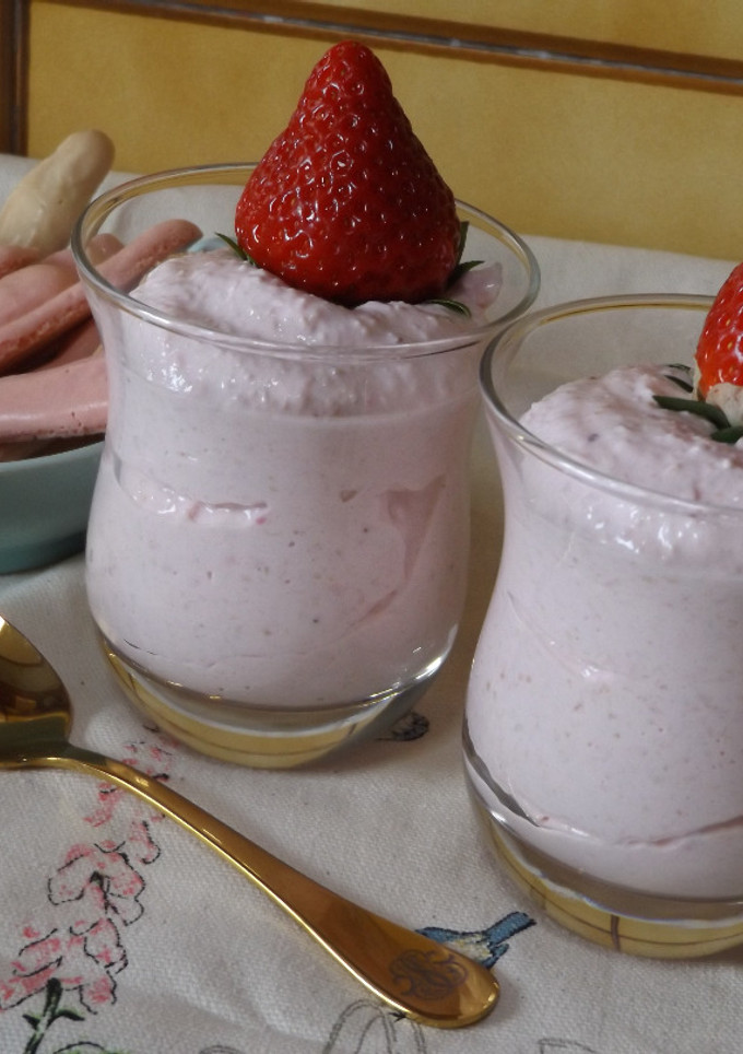 Una foto de Crema de avena vainillada con fresas