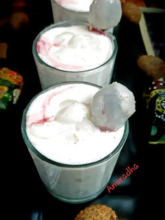 फ्यूजन डैज़र्ट लीची क्रीम (Fusion Dessert Litchi Pudding recipe in Hindi) रेसिपी मुख्य फोटो