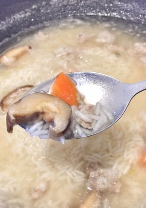 รูปของ ข้าวต้มหมูสับ เห็ดหอมRice soup with pork and mushroom