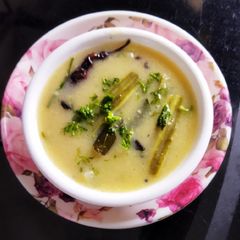 A picture of Gujarati Drumstick curry.
