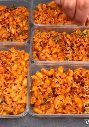 A picture of Creamy Tuscan Chicken Mac n Cheese.