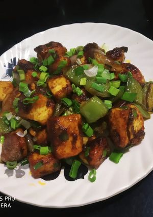 ડ્રાય પનીર ચીલી (Dry Paneer Chili Recipe In Gujarati) રેસીપી મુખ્ય ફોટો