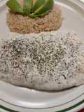 Filete de pescado con salsa de yogurt y eneldo