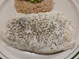 Filete de pescado con salsa de yogurt y eneldo