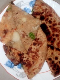 आलू का पराठा(aloo ka paratha recipe in hindi) रेसिपी मुख्य फोटो