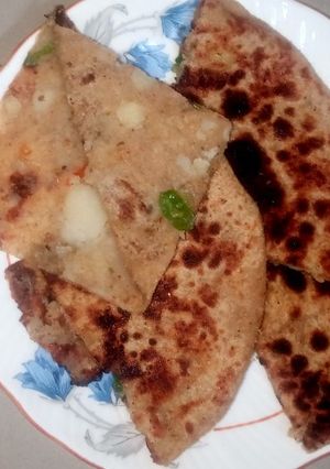 आलू का पराठा(aloo ka paratha recipe in hindi) रेसिपी मुख्य फोटो