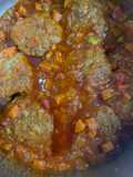 Chuletitas de carne picada con tomate
