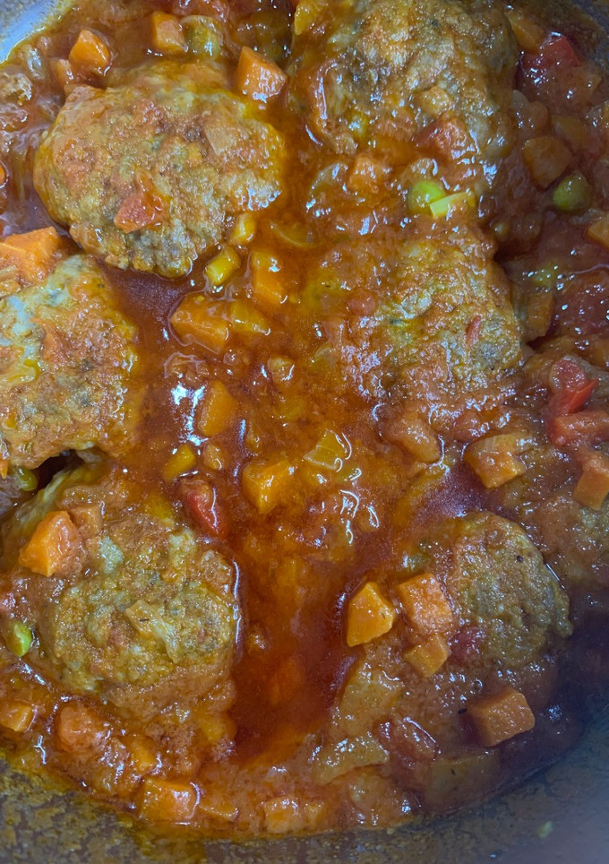 Una foto de Chuletitas de carne picada con tomate