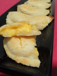 Una foto de Mazapán relleno de crema de yema. Vídeo
