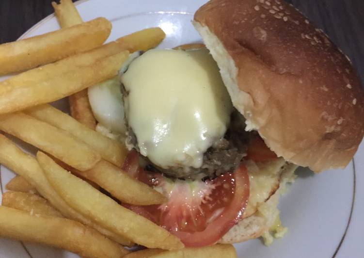 Beef burger with cheese sauce