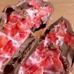 A picture of Chocolate Covered Strawberry Yogurt Clusters.