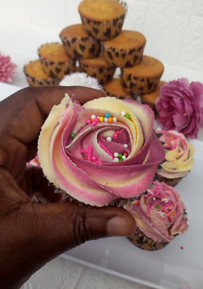 A picture of Multicoloured Buttercream frosting.