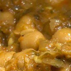 A picture of Chickpea Curry with Ground Insects.