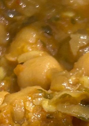 A picture of Chickpea Curry with Ground Insects.