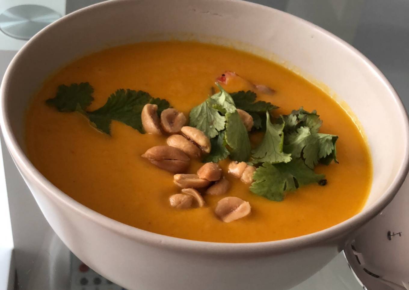 Sopa de zanahoria con leche de coco y gambas en Thermomix