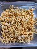 Mie kriuk ekomie tabur bumbu balado