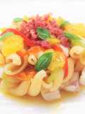 Fusilloni con branzino, datterini gialli, peperoni e S.Daniele croccante