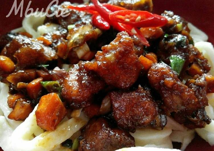 Udon Siram Saus Ayam Semur