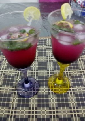 A picture of Blueberry mojitos.