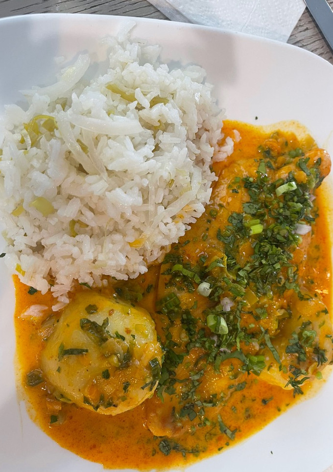 Una foto de Filete de pescado en salsa de coco